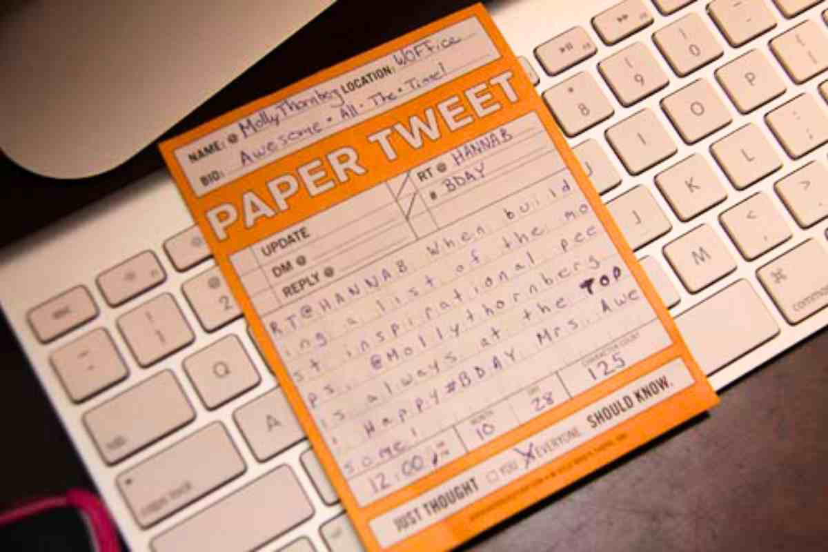 paper tweets paper tweet piece of notepad paper to write a tweet on