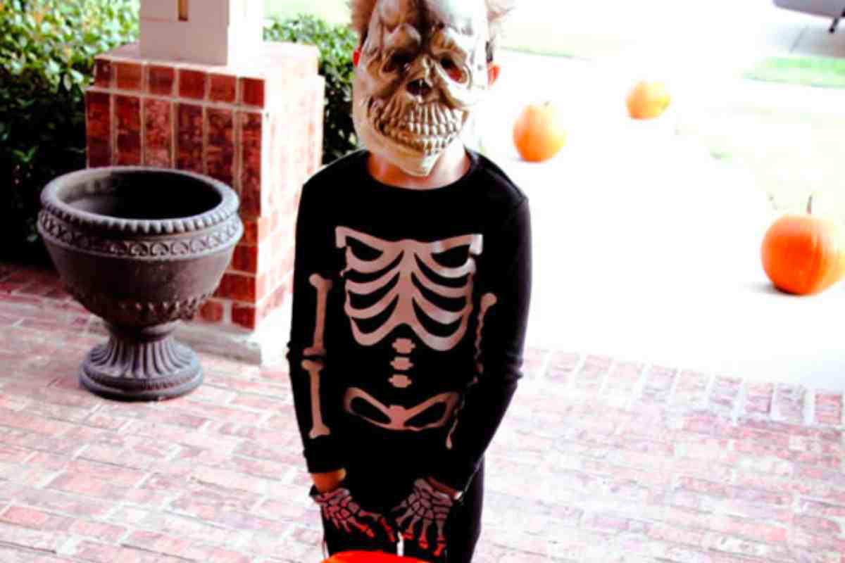 Halloween Skeleton Costume diy kids halloween costume skeleton