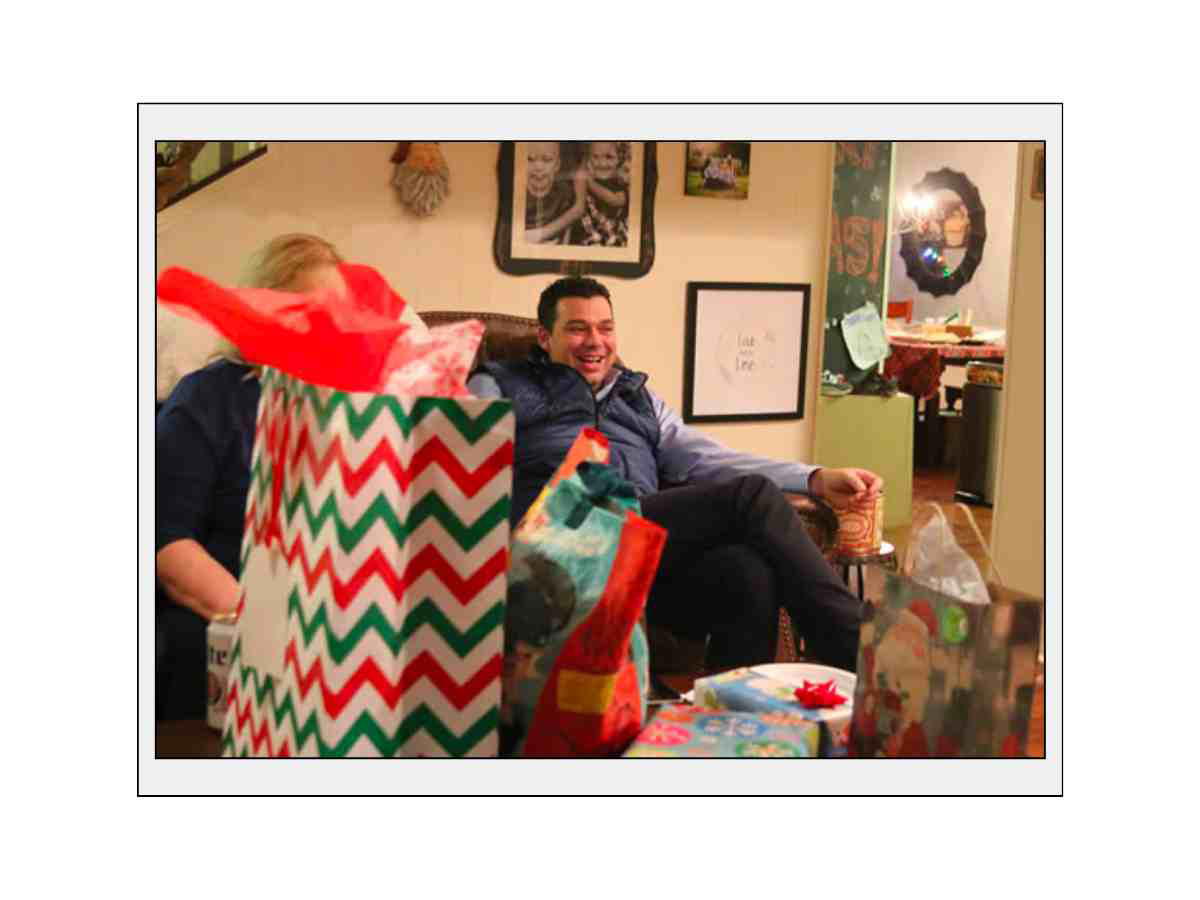take candid christmas photos take candid christmas photos