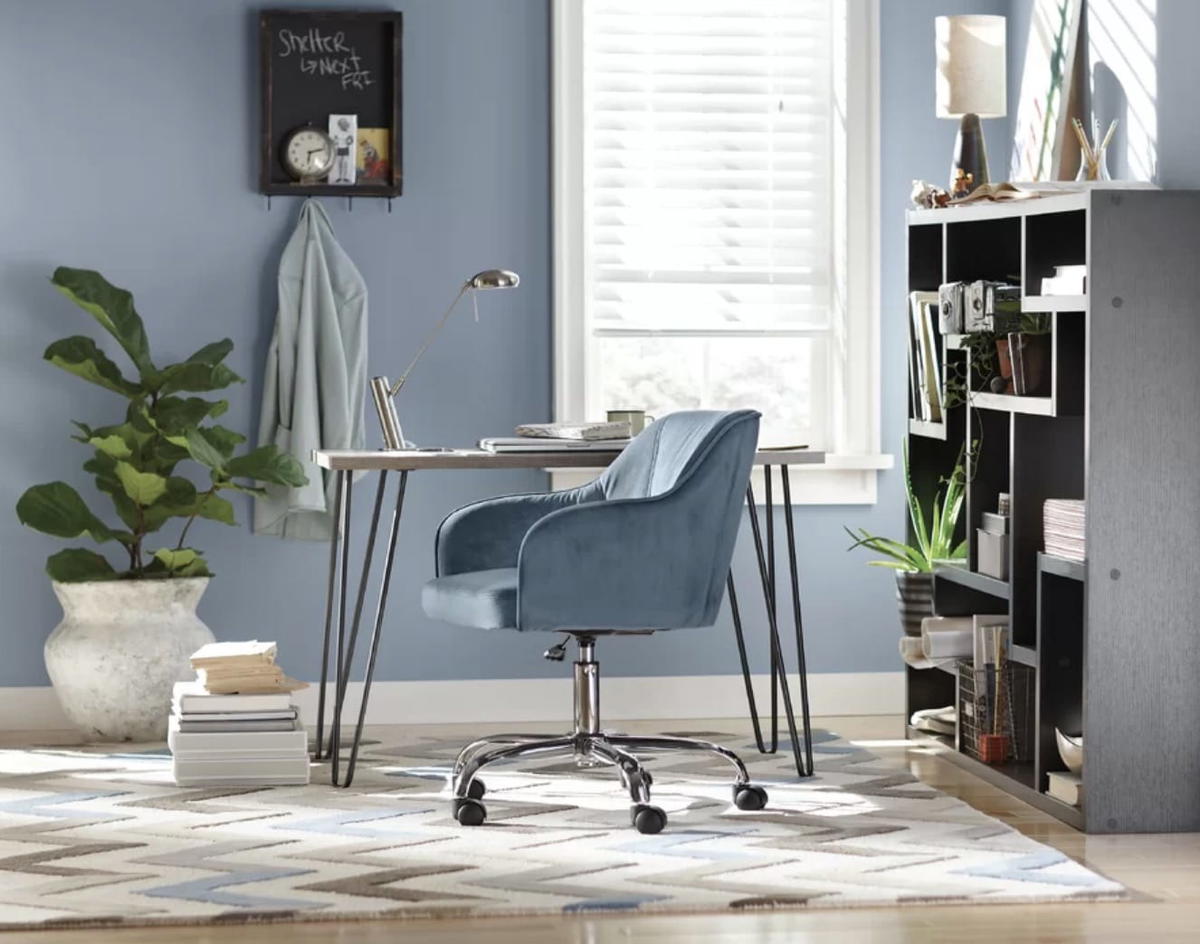 pin leg desk – affordable work option