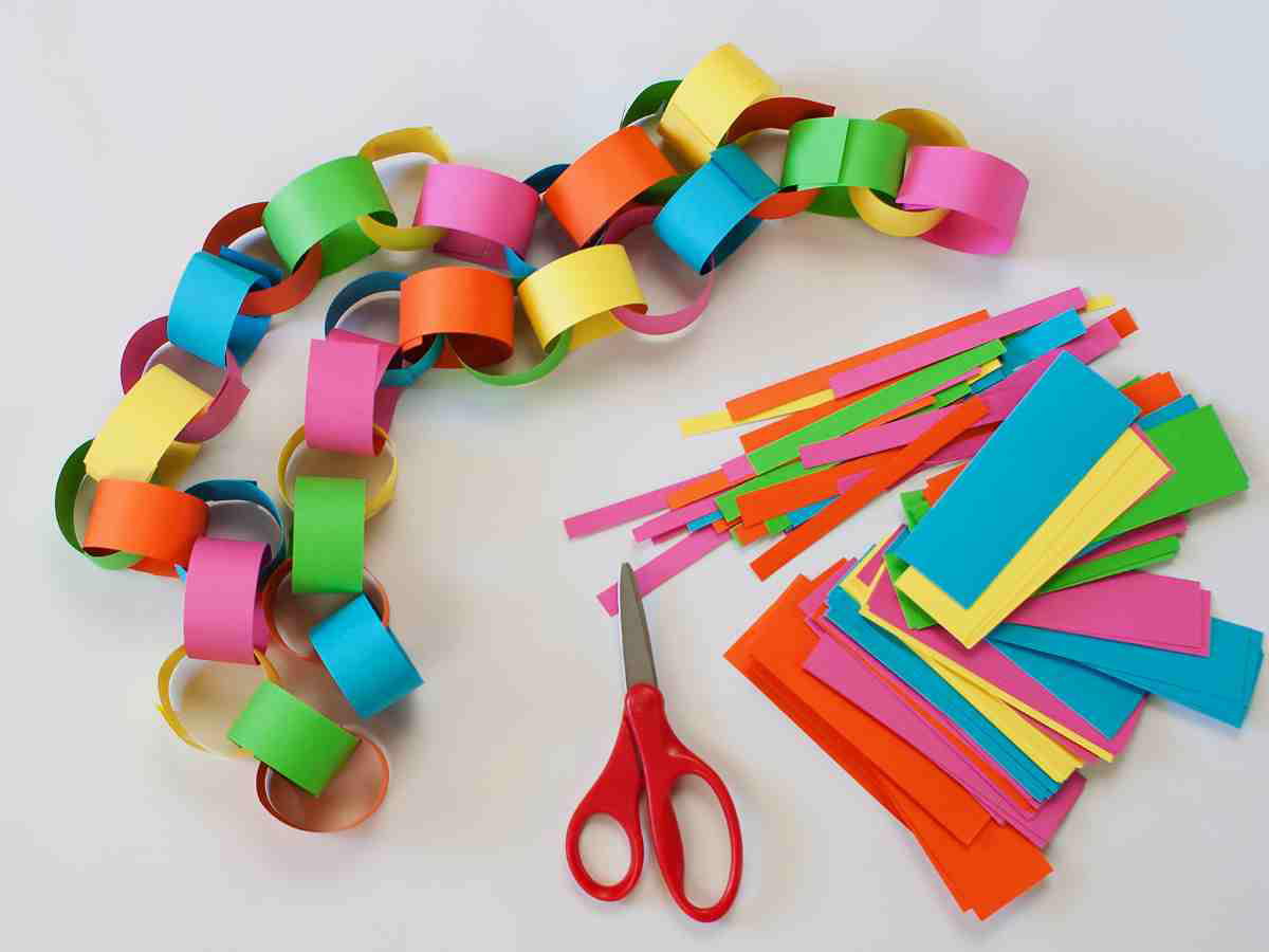 paper chain toddler christmas crafts toddler christmas craft paper chain to countdown christmas