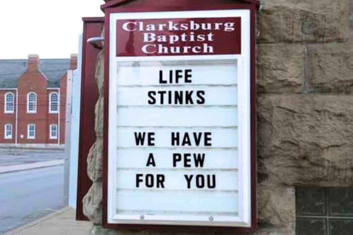 life stinks sign funny life stinks we have a pew for you funny sign saying