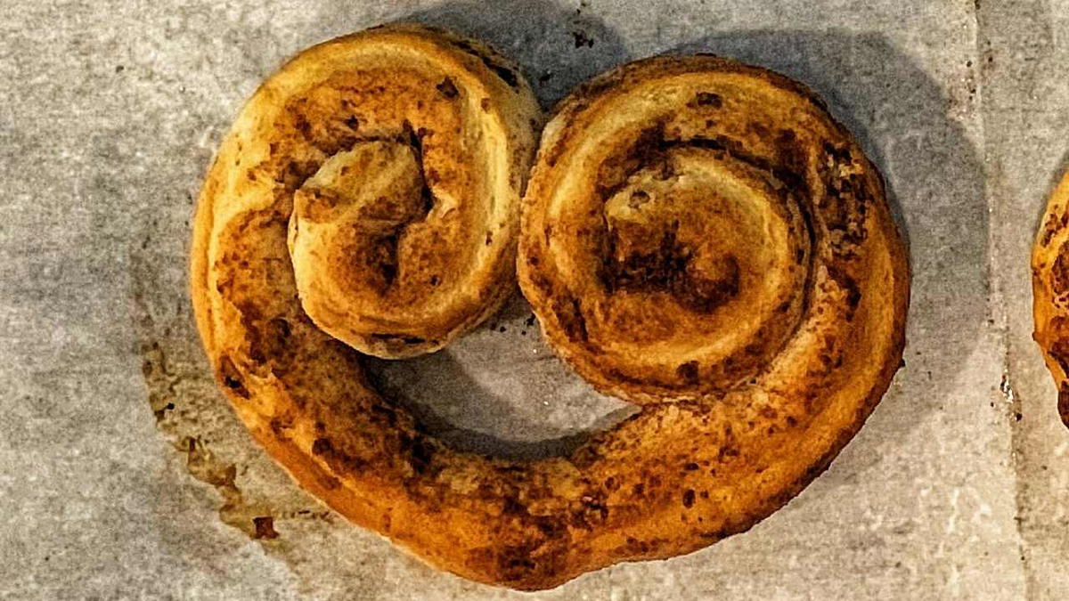 heart cinnamon rolls heart cinnamon rolls