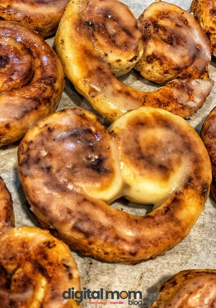 melt icing cinnamon rolls