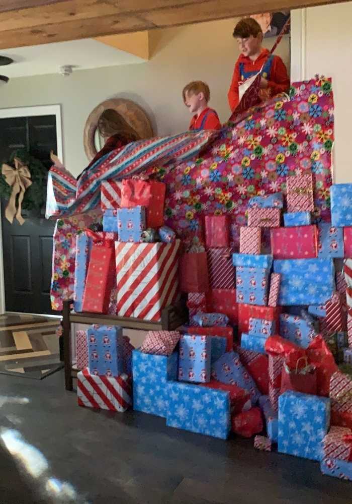 hiding christmas gifts 1 hiding-christmas-gifts-1