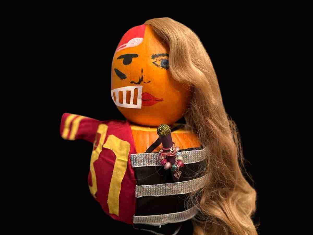 taylor swift travis kelce pumpkin pumpkin with taylor swift and travis kelce